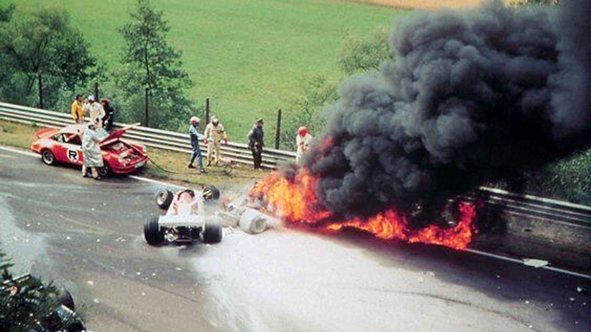 Авария пилота Формулы-1 Ники Лауды в 1976 году - РИА Новости, 1920, 28.01.2023