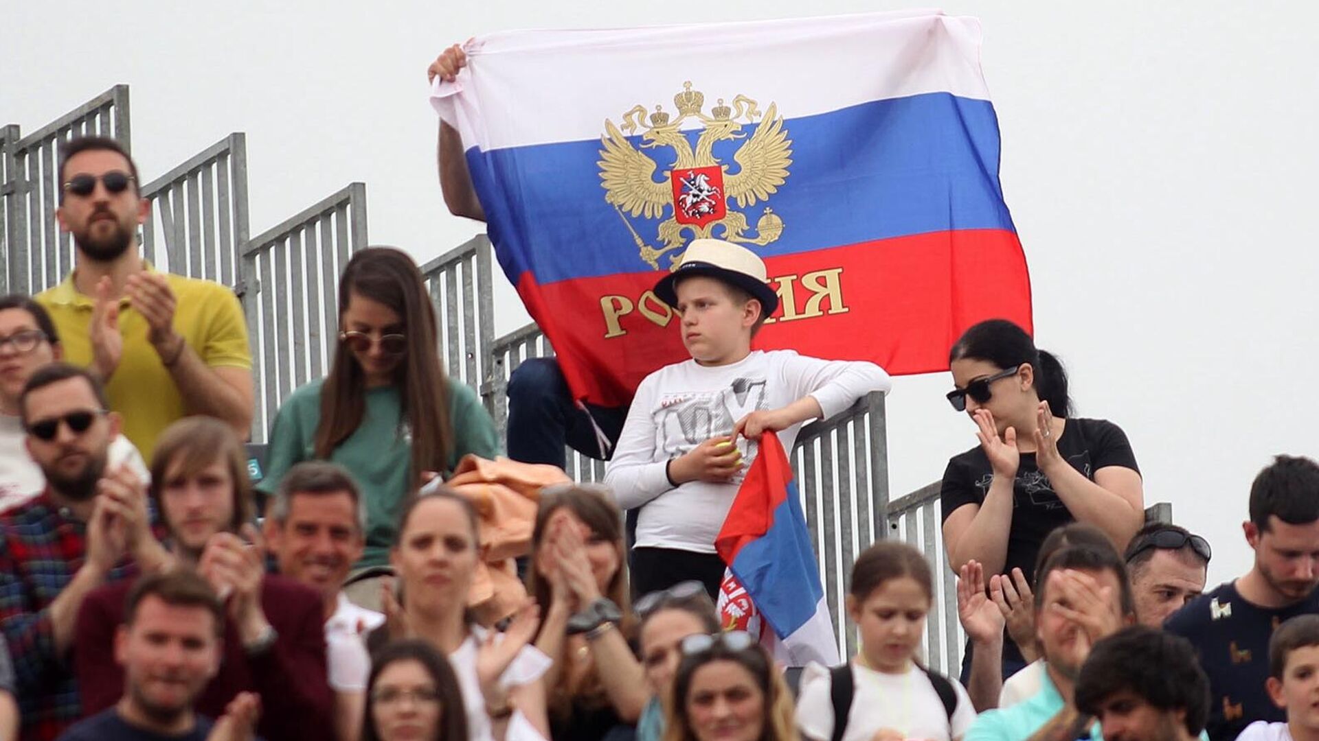 Российские и сербские болельщики на матче Новака Джоковича и Андрея Рублева - РИА Новости, 1920, 25.01.2023