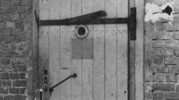 Дверь в газовую камеру Освенцимского концентрационного лагеря