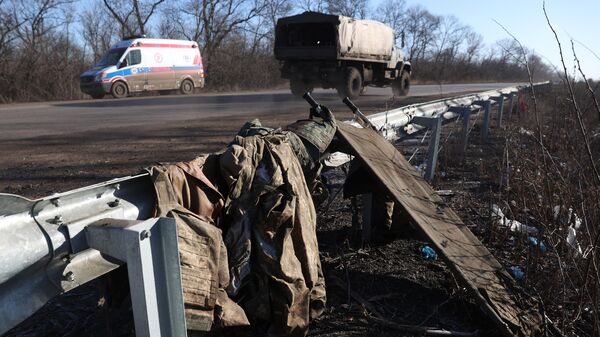 Брошенные носилки и экипировка украинских военных в Артемовске (украинское название Бахмут)