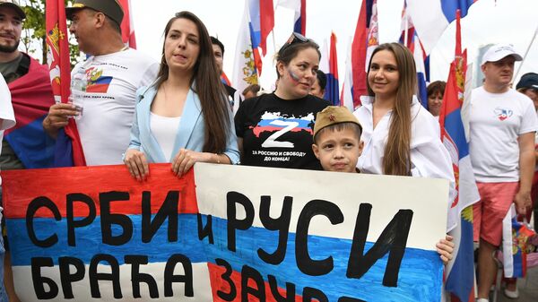 частники акции Брат за брата в поддержку Сербии в Москве