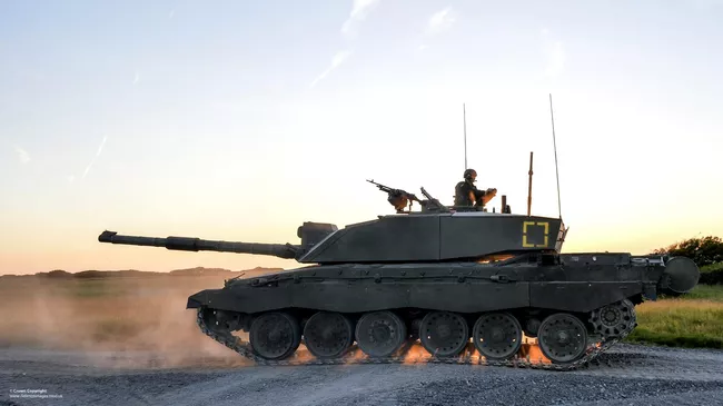 Британский танк Challenger 2 во время учений