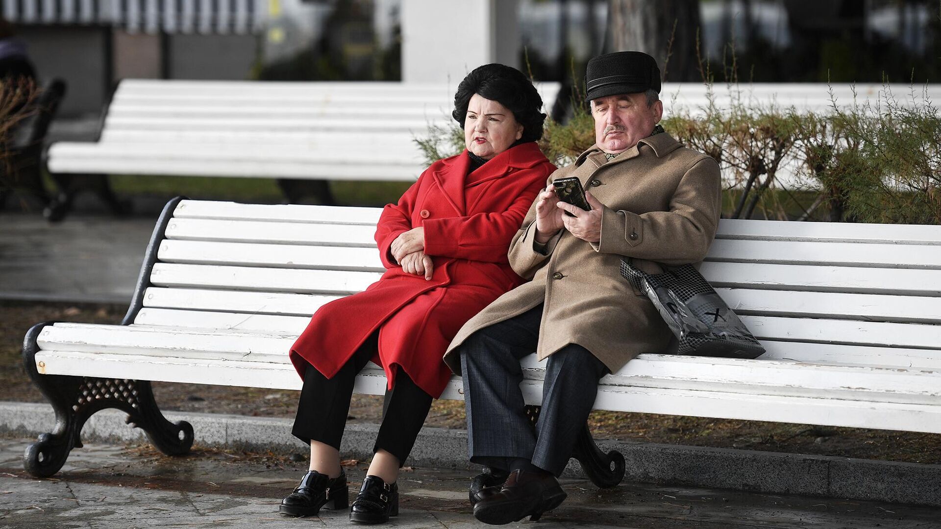 Пожилая пара в парке - РИА Новости, 1920, 26.01.2023