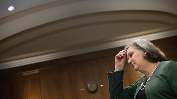 Заместитель госсекретаря Виктория Нуланд перед слушаниями в комитете по международным отношениям сената США в Вашингтоне