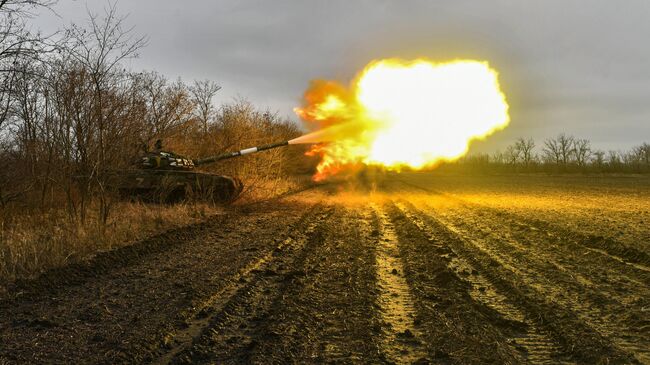 Боевая работа танка Т-72 в южном секторе в ходе специальной военной операции