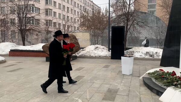 Возложение цветов в День памяти жертв Холокоста