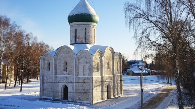 Спасо-Преображенский собор (1157 г.), вид с городского вала