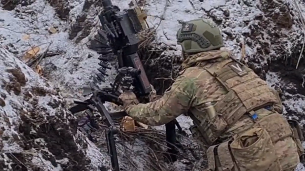 Российские десантники во время боя с украинскими диверсантами