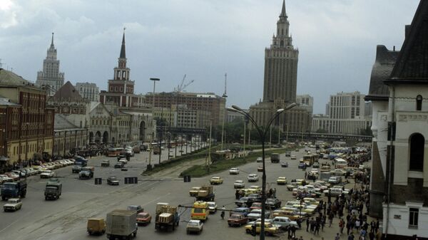 Вид на Комсомольскую площадь или Площадь трех вокзалов