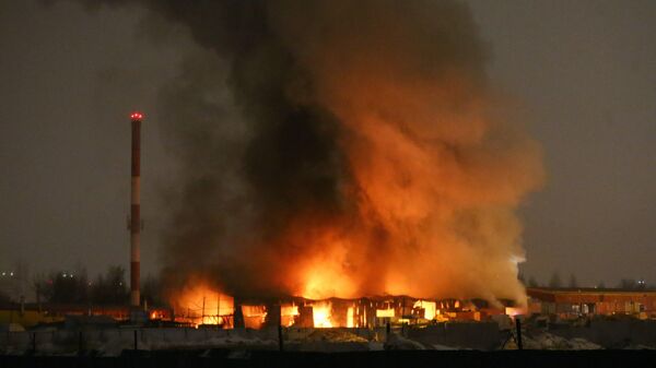 Ликвидация пожара на рынке стройматериалов Синдика на 65 км МКАД