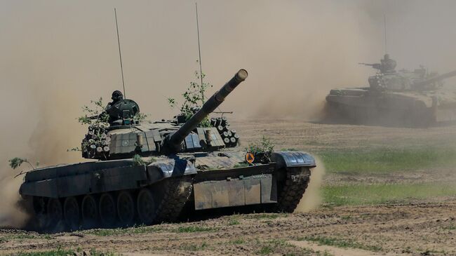 Польские танки PT-91 Twardy во время учений. Архивное фото