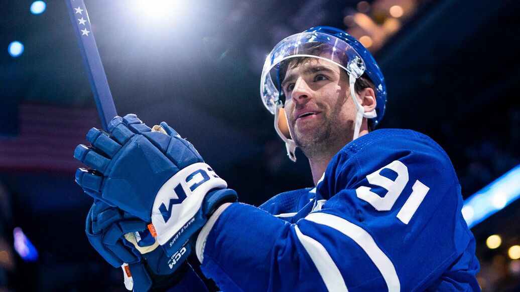 "Торонто" объявил о продлении контракта с хоккеистом Таваресом