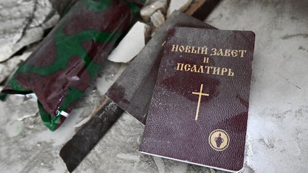 Новый Завет и Псалтирь в здании районной больницы в Новоайдаре в ЛНР, по которой украинские военные нанесли удар из РСЗО HIMARS