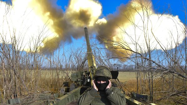 Стрельба из российской самоходной артиллерийской установки Гиацинт
