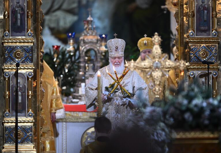 Патриарх Московский и всея Руси Кирилл во время Рождественского богослужения в храме Христа Спасителя в Москве