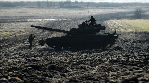 Экипаж танка вооруженных сил РФ в зоне проведения СВО