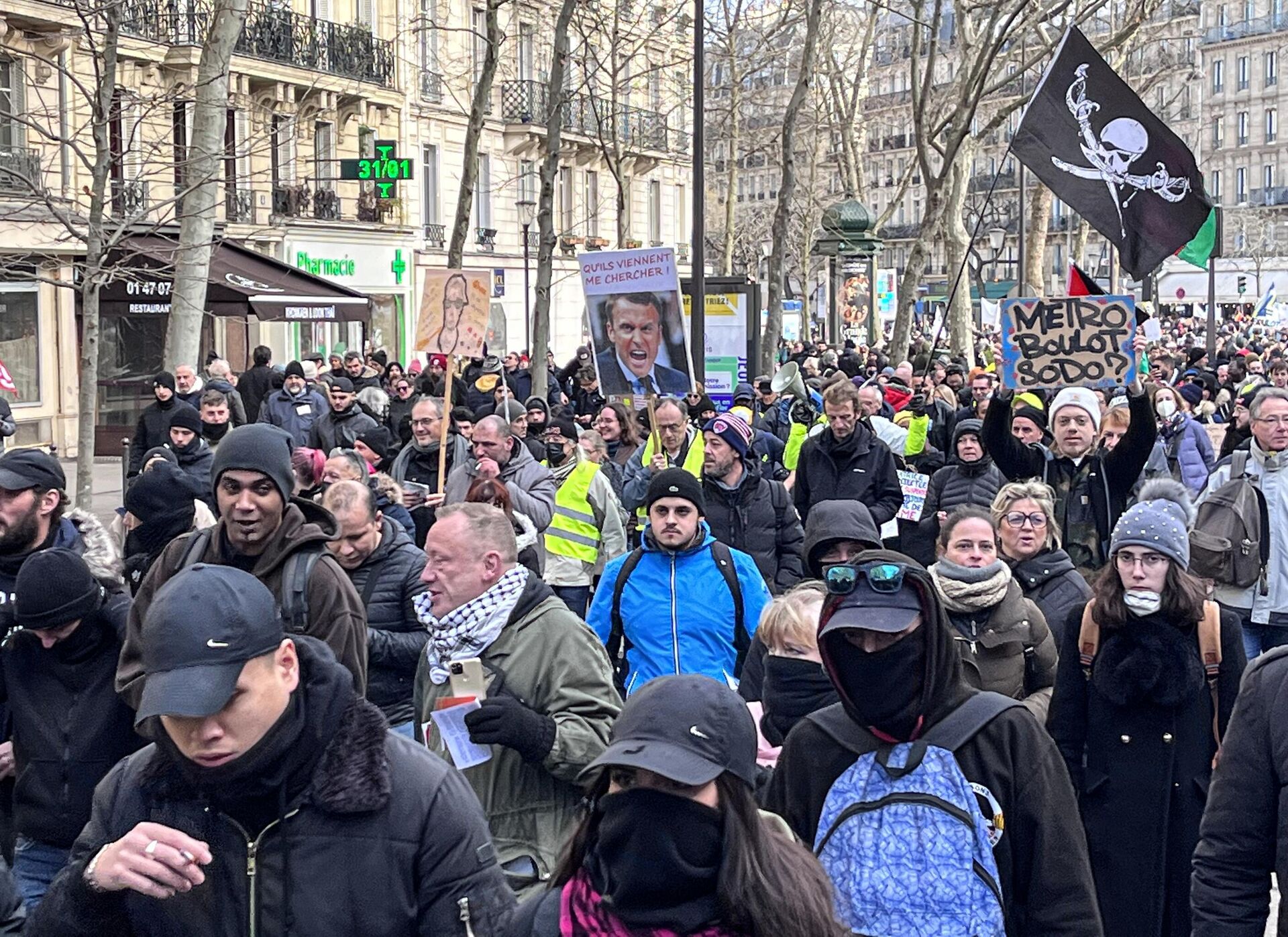 Участники акции протеста в Париже против повышения пенсионного возраста во Франции - РИА Новости, 1920, 25.03.2024