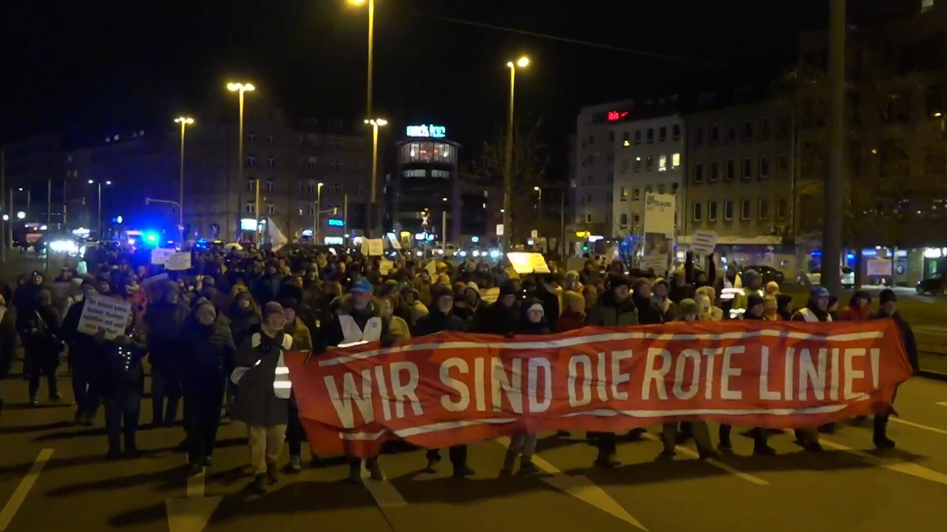 Сотни немцев вышли на митинг против поставок оружия на Украину в Нюрнберге - РИА Новости, 1920, 31.01.2023