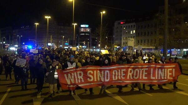 Сотни немцев вышли на митинг против поставок оружия на Украину в Нюрнберге