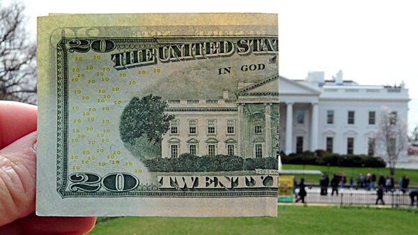 Двадцатидолларовая банкнота Соединенных Штатов, совмещенная с северной стороной Белого дома в Вашингтоне
