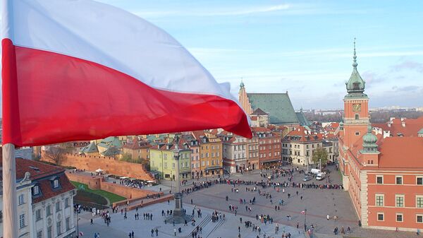 Флаг Польши в Варшаве