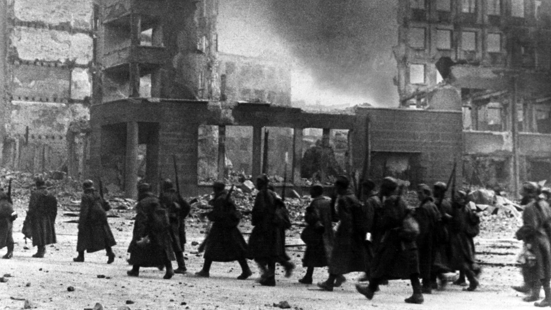 Разрушенная площадь Павших борцов в Сталинграде - РИА Новости, 1920, 01.02.2023