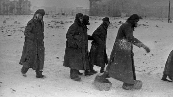 Сдавшиеся в плен немецкие солдаты. Сталинград, февраль 1943 года