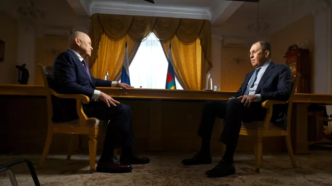 Министр иностранных дел РФ Сергей Лавров во время интервью генеральному директору медиагруппы Россия сегодня Дмитрию Киселеву