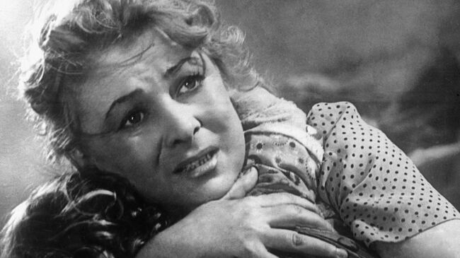 Актриса Валентина Серова в роли Марии Николаевны Батуриной в фильме Бессмертный гарнизон