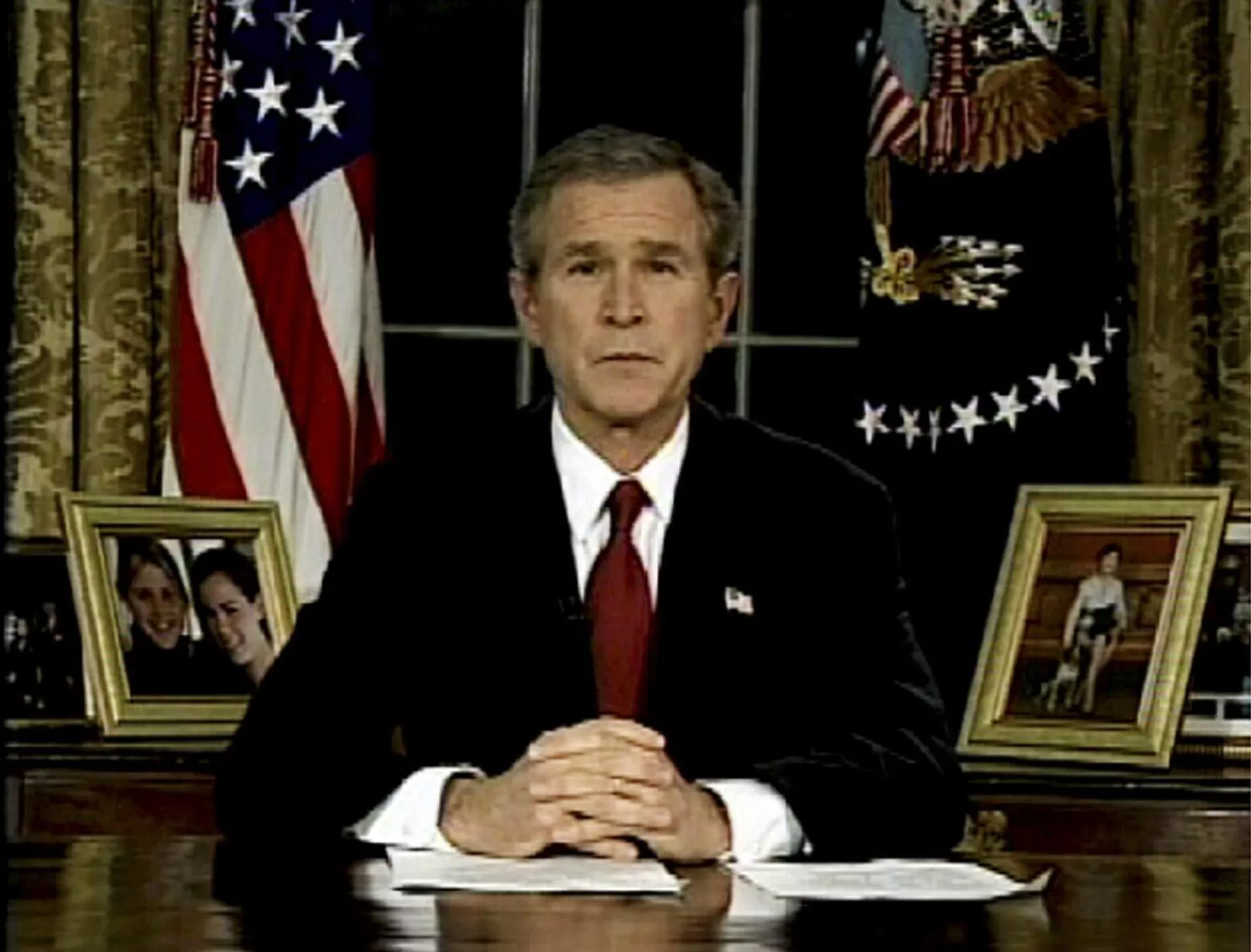 Президент США Джордж Буш — младший обращается к нации из Овального кабинета Белого дома в Вашингтоне. 19 марта 2003 года - РИА Новости, 1920, 07.02.2024