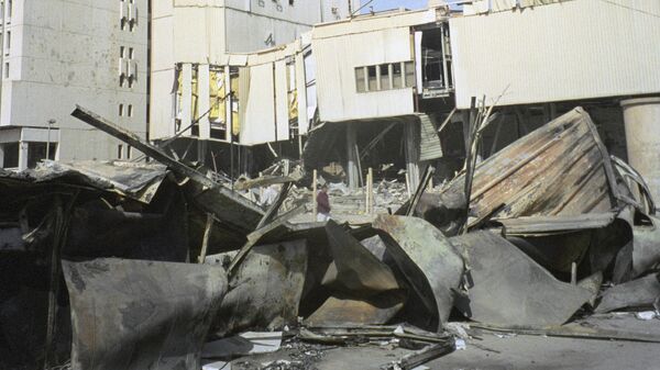 Разрушенный после бомбовых ударов американской авиации центр телекоммуникаций в Багдаде.1 июня 2003 год