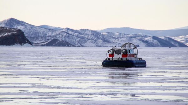 Хивус на льду озера Байкал