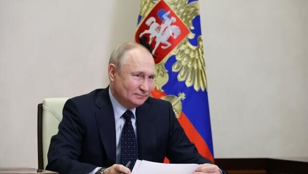 LIVE: Путин на встрече с представителями общественных патриотических объединений