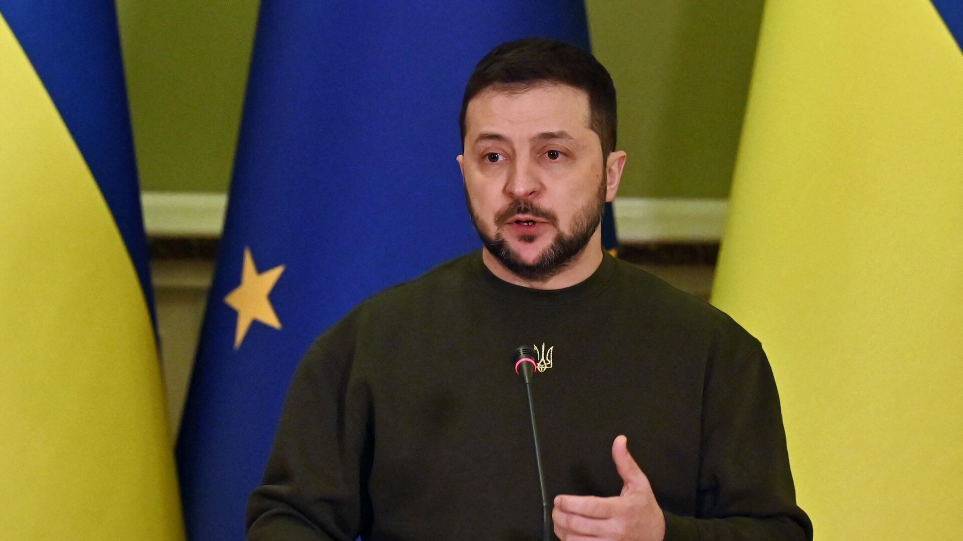 Выступление президента Украины Владимира Зеленского после встречи с главой Еврокомиссии Урсулой фон дер Ляйен в Киеве - РИА Новости, 1920, 03.02.2023