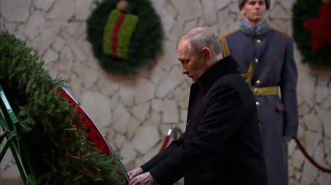 Возложение цветов на Мамаевом кургане