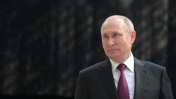 Президент РФ Владимир Путин отвечает на вопросы журналистов после ежегодной прямой линии