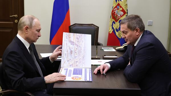 Владимир Путин и губернатор Волгоградской области Андрей Бочаров