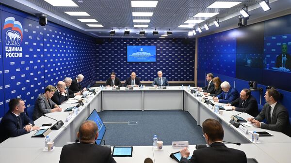 Министр иностранных дел РФ Сергей Лавров выступает на заседании комиссии совета партии Единая Россия в Москве