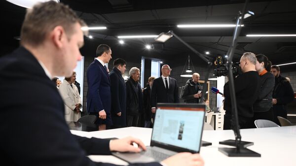 Заместитель председателя правительства РФ Дмитрий Чернышенко во время посещения научно-образовательного центра Бирюч в Белгородской области