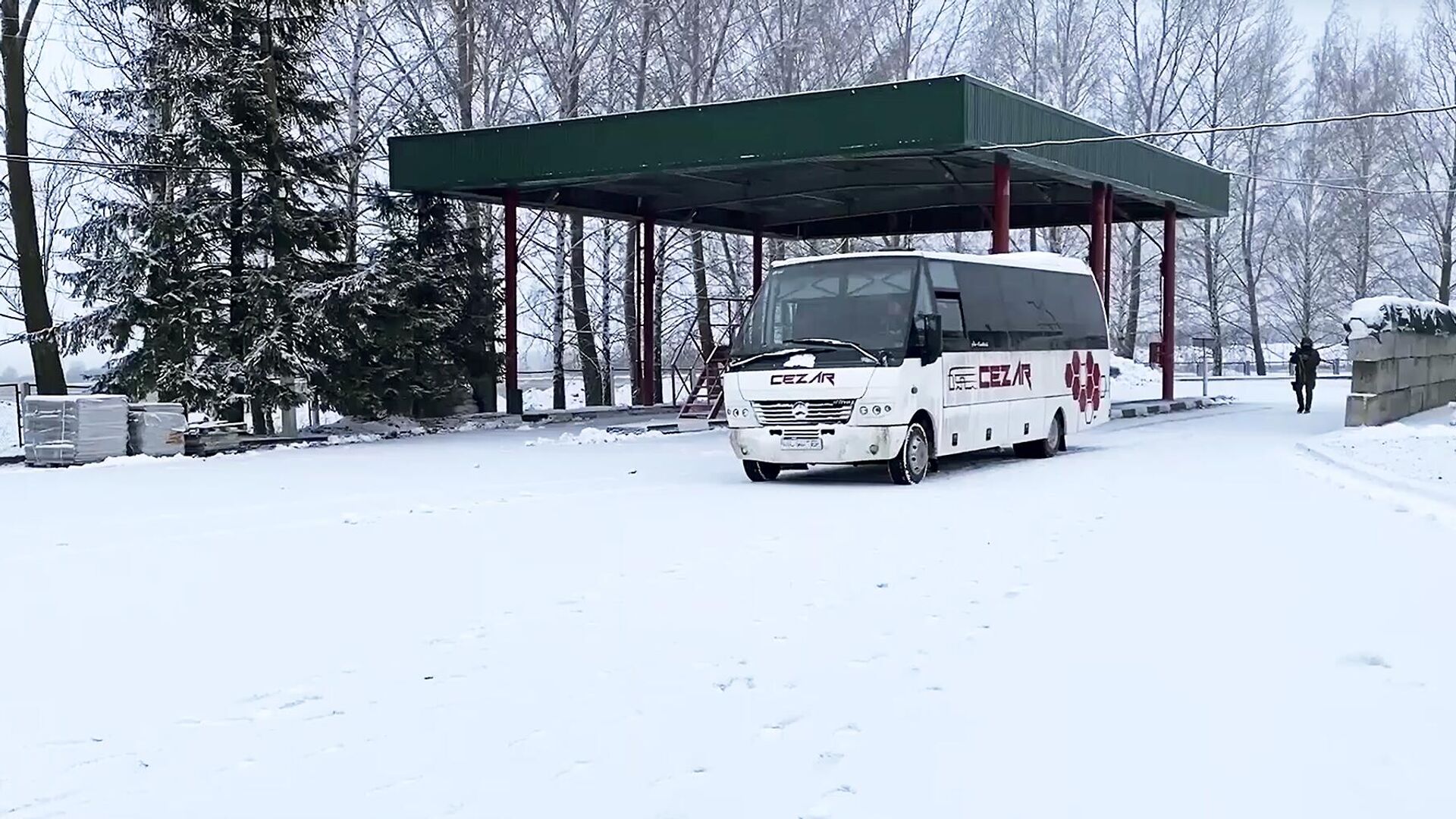 Возвращение 63 российских военнослужащих из украинского плена. Кадр видео - РИА Новости, 1920, 14.02.2023