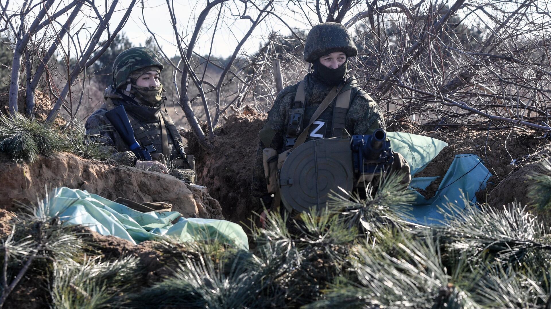 Мобилизованные бойцы ВС России в окопах на позициях в южном секторе СВО - РИА Новости, 1920, 05.02.2023