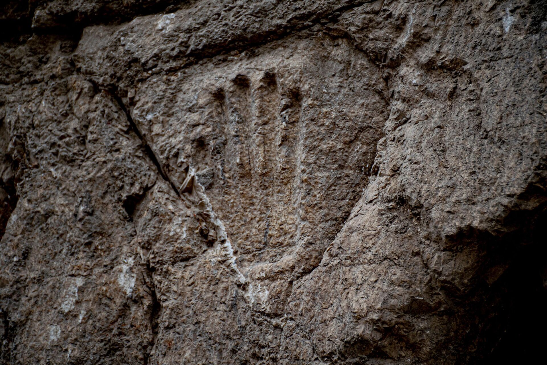 Вырезанная рука на стене рва, который когда-то окружал Старый город Иерусалима - РИА Новости, 1920, 06.02.2023