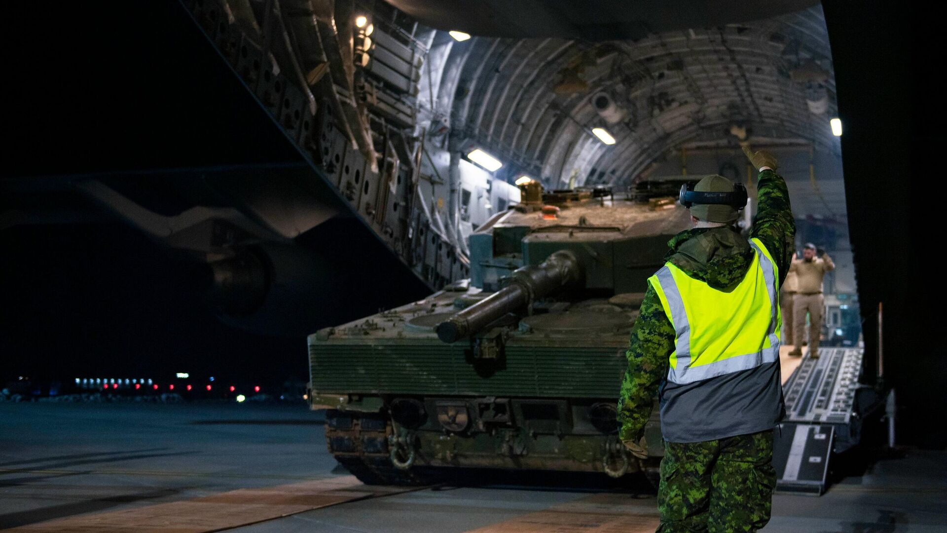 Канадский танк Leopard 2 после прибытия в Польшу - РИА Новости, 1920, 06.02.2023