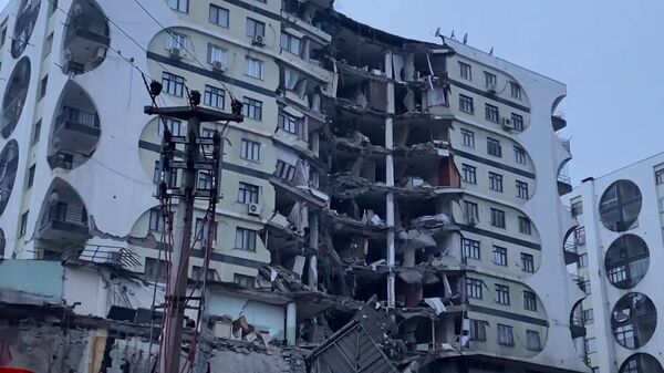 Разрушенные дома и люди под завалами: землетрясения в Турции и Сирии
