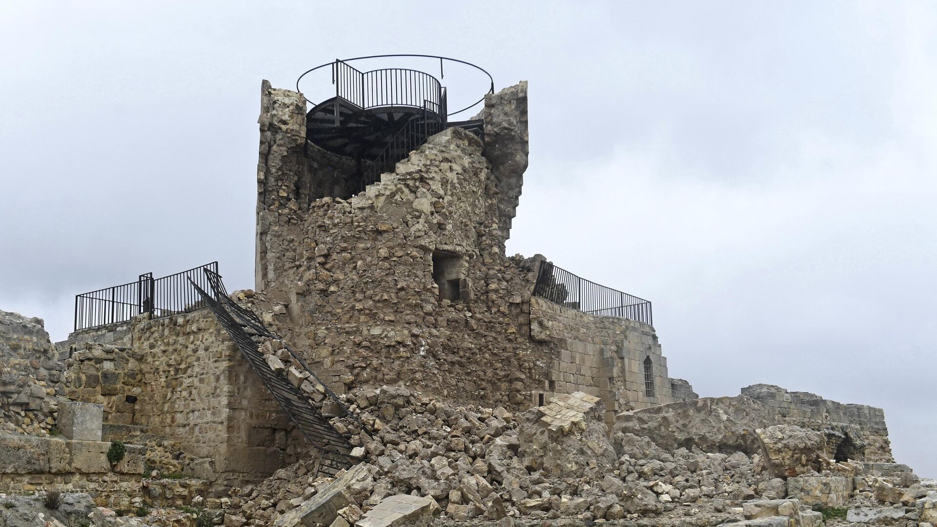 Древняя цитадель Алеппо, поврежденная в результате землетрясения. 6 февраля 2023 - РИА Новости, 1920, 06.02.2023