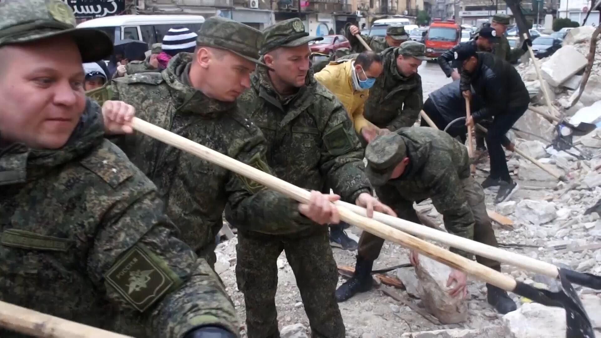 Российские военнослужащие в Сирии помогают разбирать завалы после землетрясения - РИА Новости, 1920, 06.02.2023