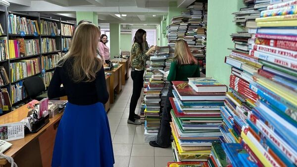 Единая Россия передала более 13 тысяч книг в луганскую библиотеку