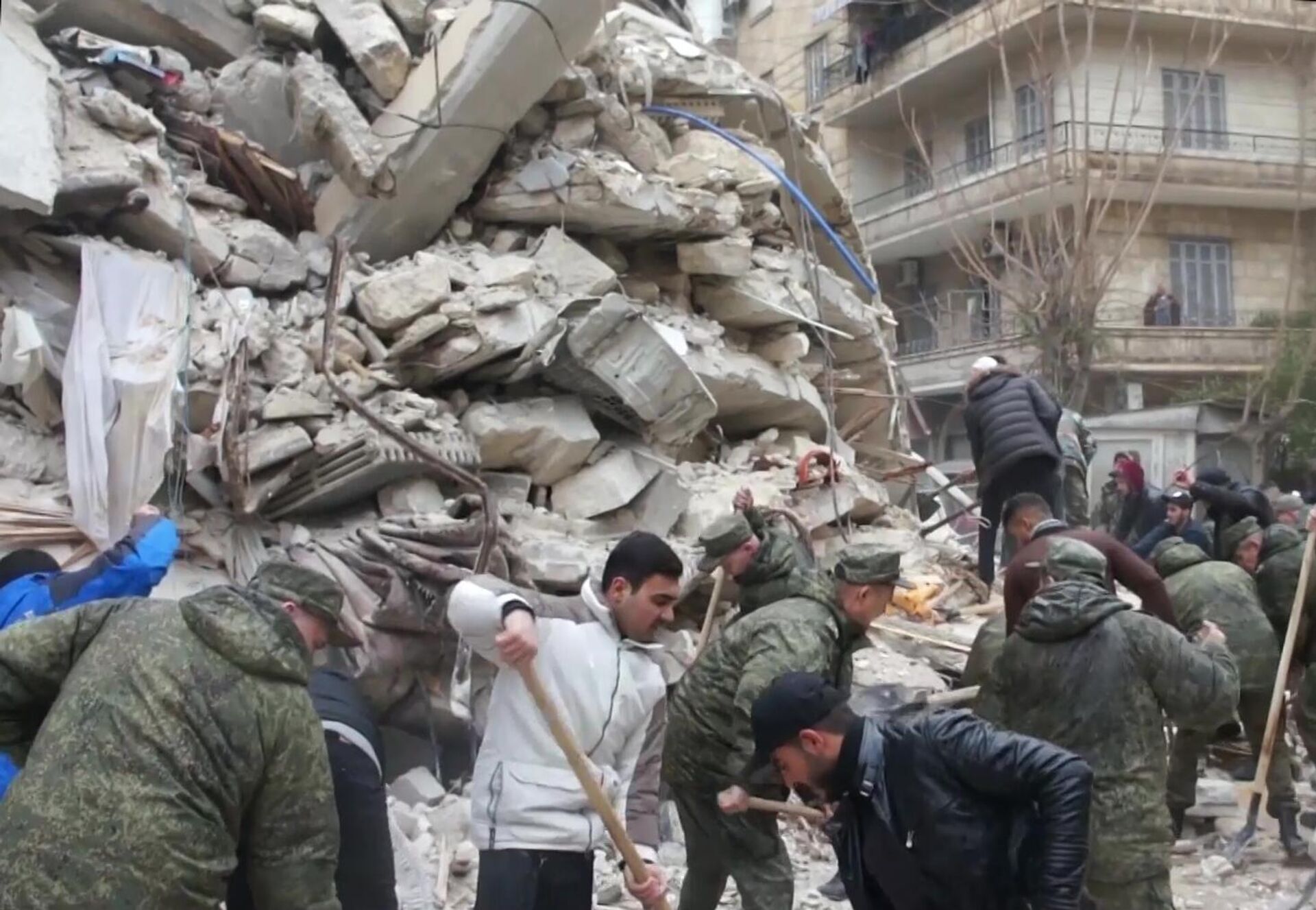 Российские военнослужащие помогают в ликвидации последствий разрушительного землетрясения в Сирии - РИА Новости, 1920, 13.02.2023