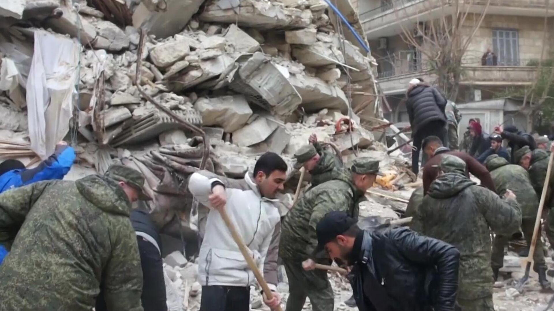 Российские военнослужащие помогают в ликвидации последствий разрушительного землетрясения в Сирии - РИА Новости, 1920, 10.02.2023