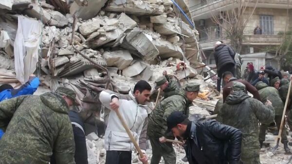 Российские военнослужащие помогают в ликвидации последствий разрушительного землетрясения в Сирии